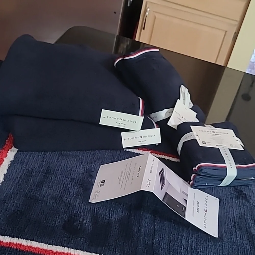 Tommy Hilfiger Bath Towel Set
